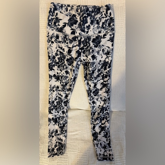 Balance Collection Black and White Floral Leggings. - Picture 1 of 3